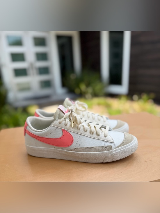 Nike Shoes - Nike White Coral Blazer Low Sneakers Cream Suede Trim 6 Youth 7.5 Women’s Baddie